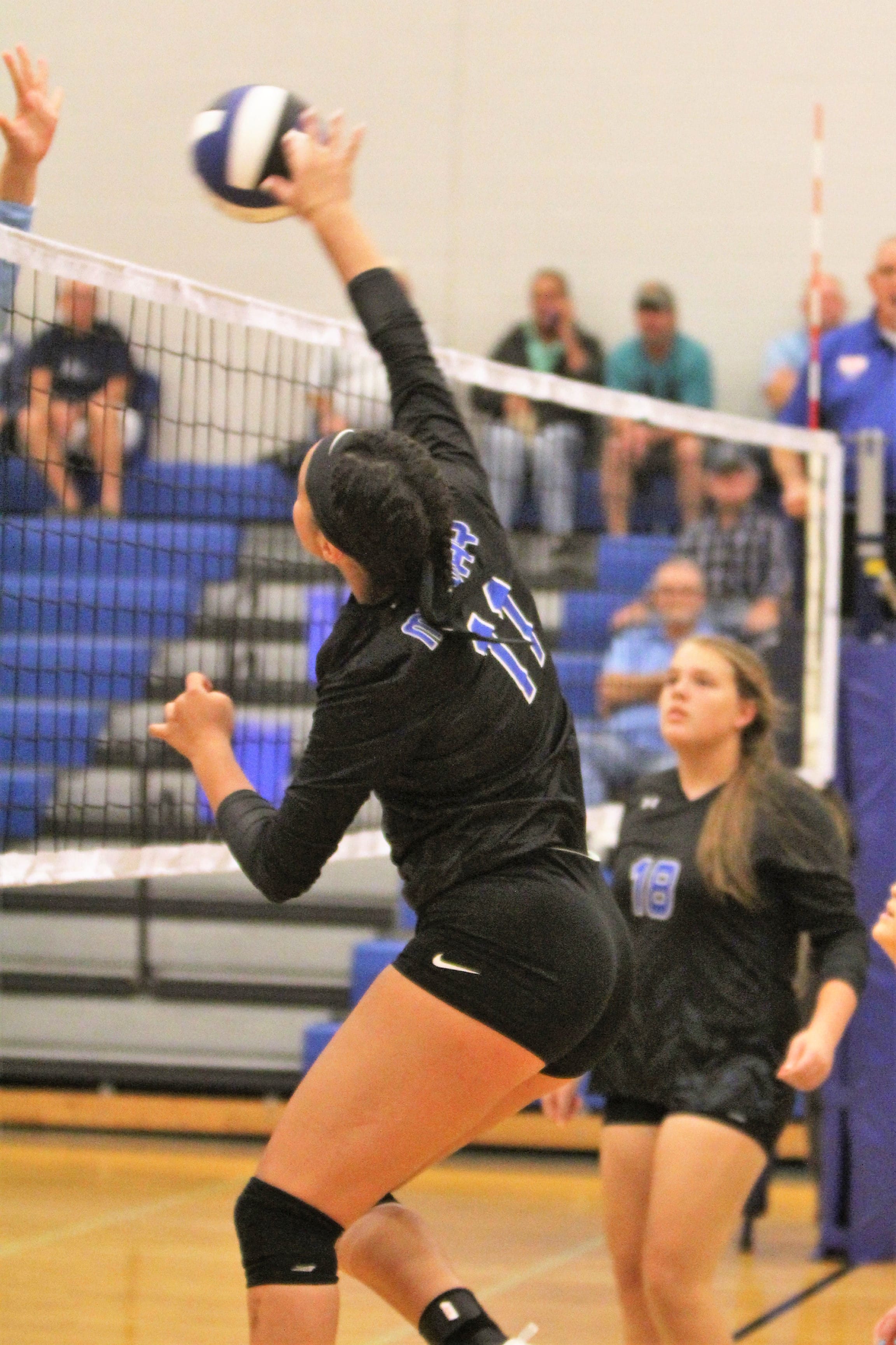 Raiders Advance In Volleyball