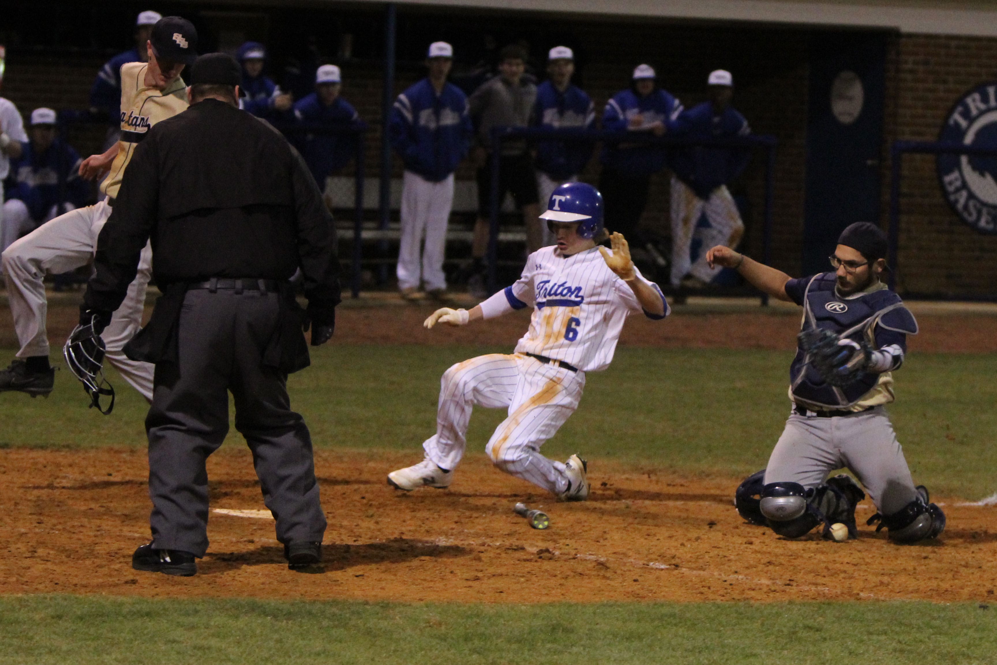 SSS nips Triton, 9-8