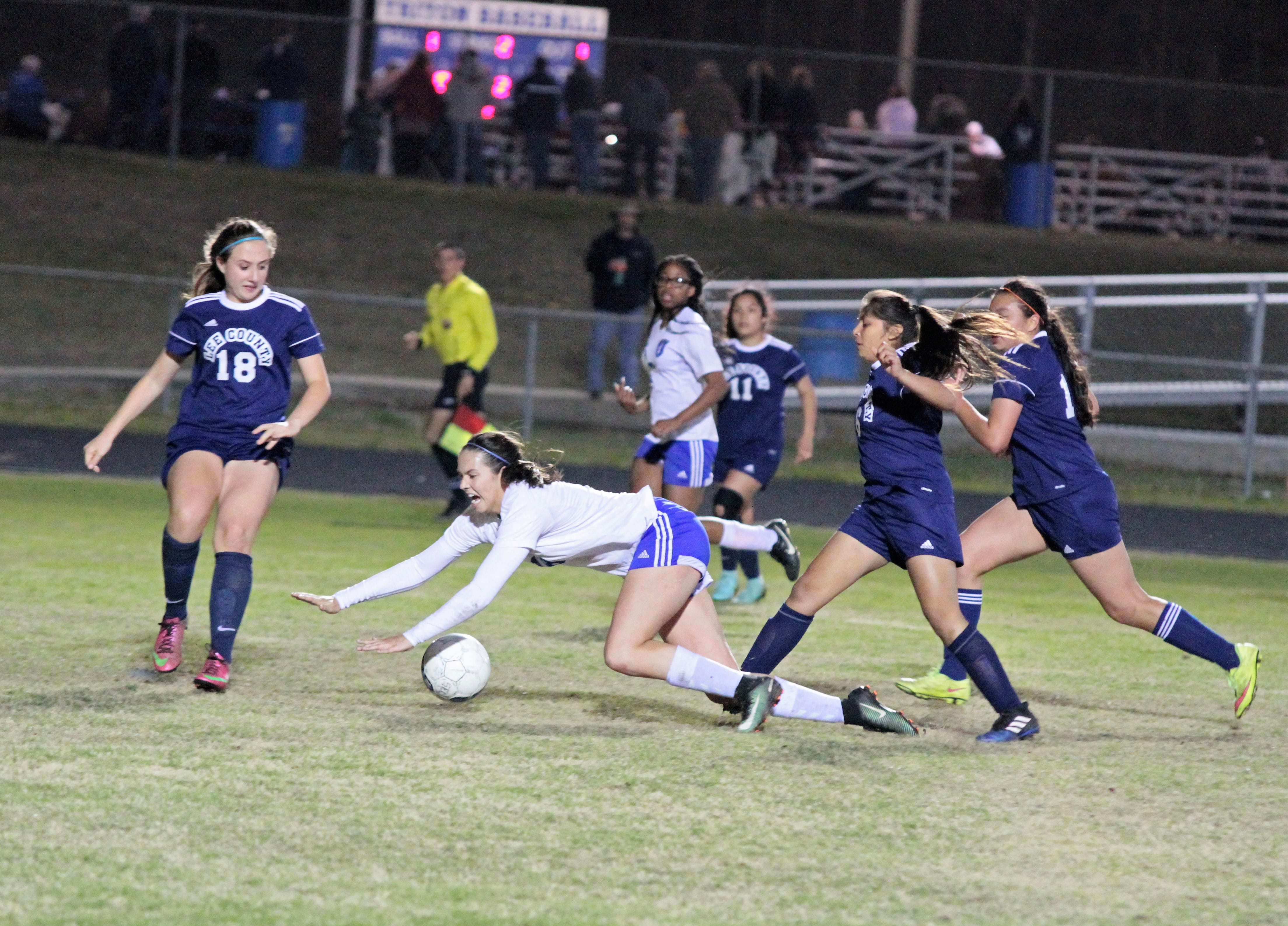 THS girls soccer tops Lee