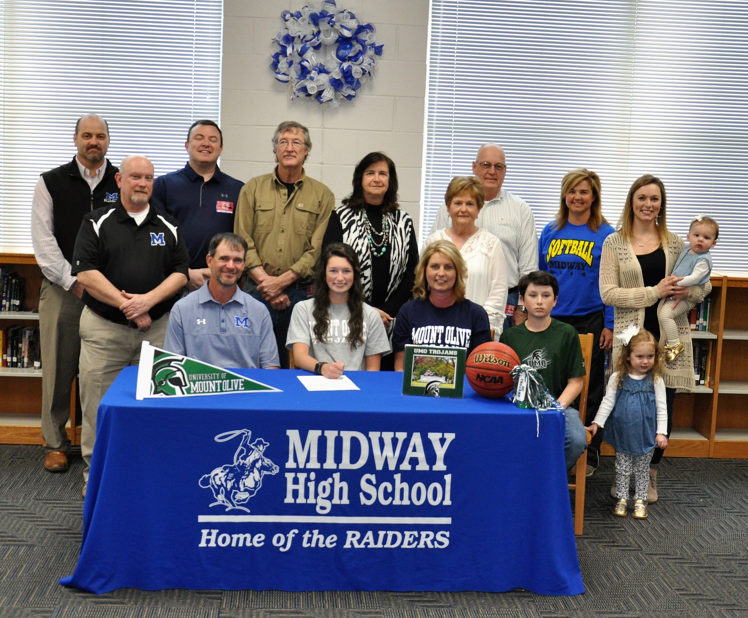 Leah Williams signs with Mount Olive