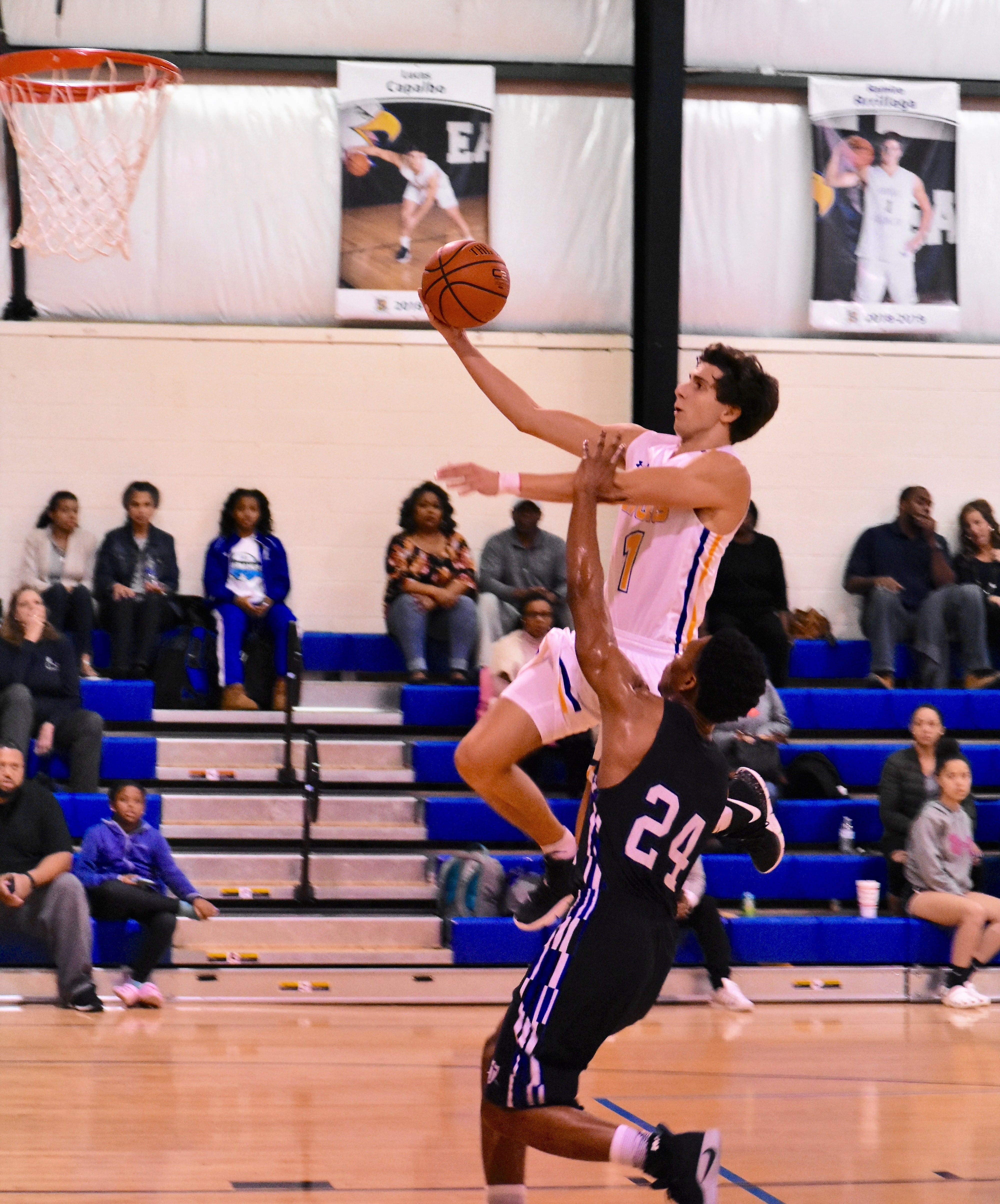 CFCA varsity boys defeat Fayetteville Christian as Bethea scores 30