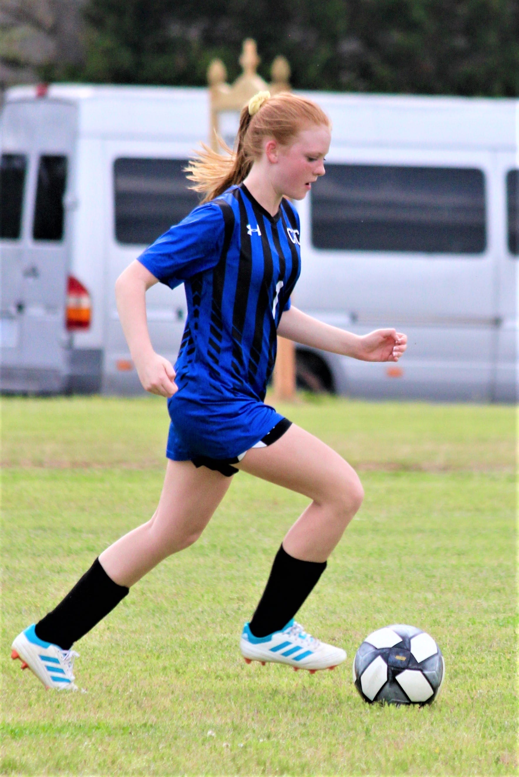 Girls soccer takes 3-0 win over Liberty, softball rallies at Riverside