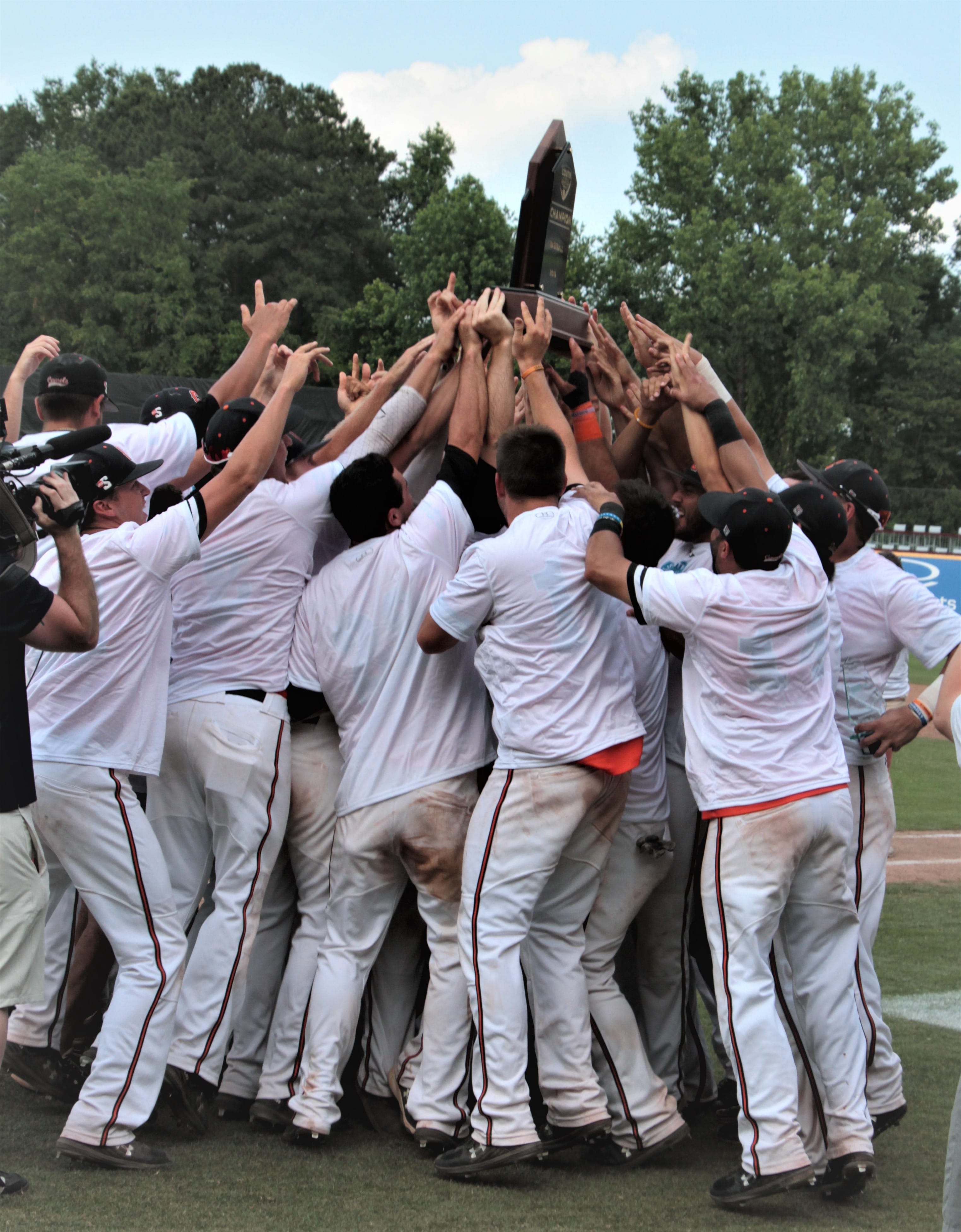 Camels take Big South baseball tournament with 8-6 win over Winthrop