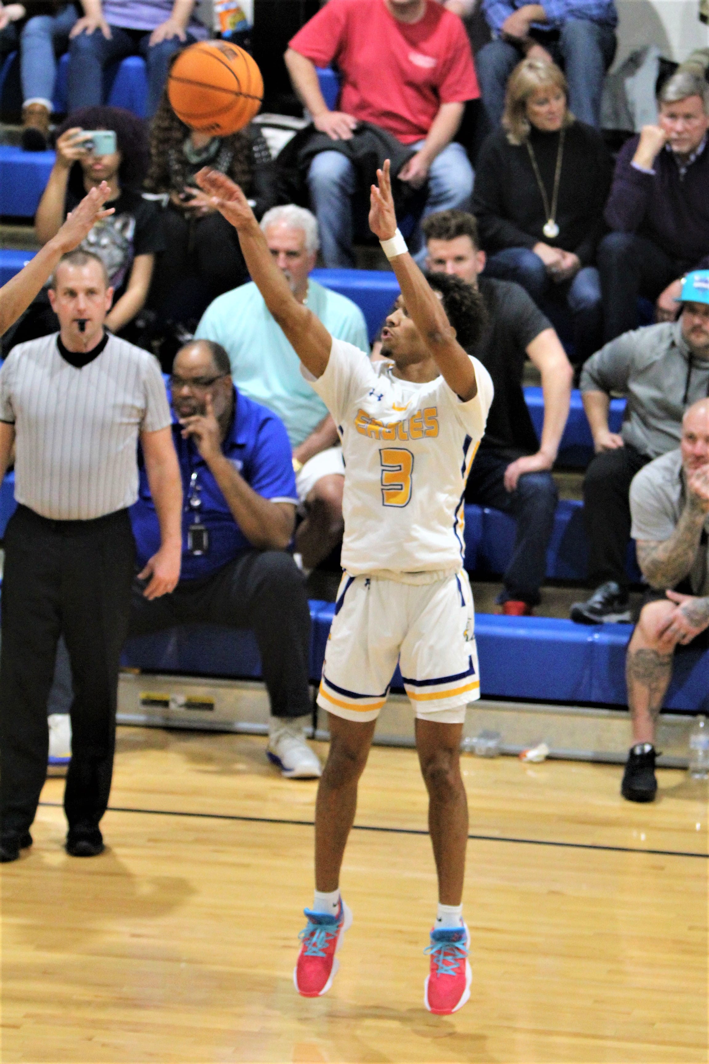 CFCA wins on Senior Night as Locklear scores 1,000th career point