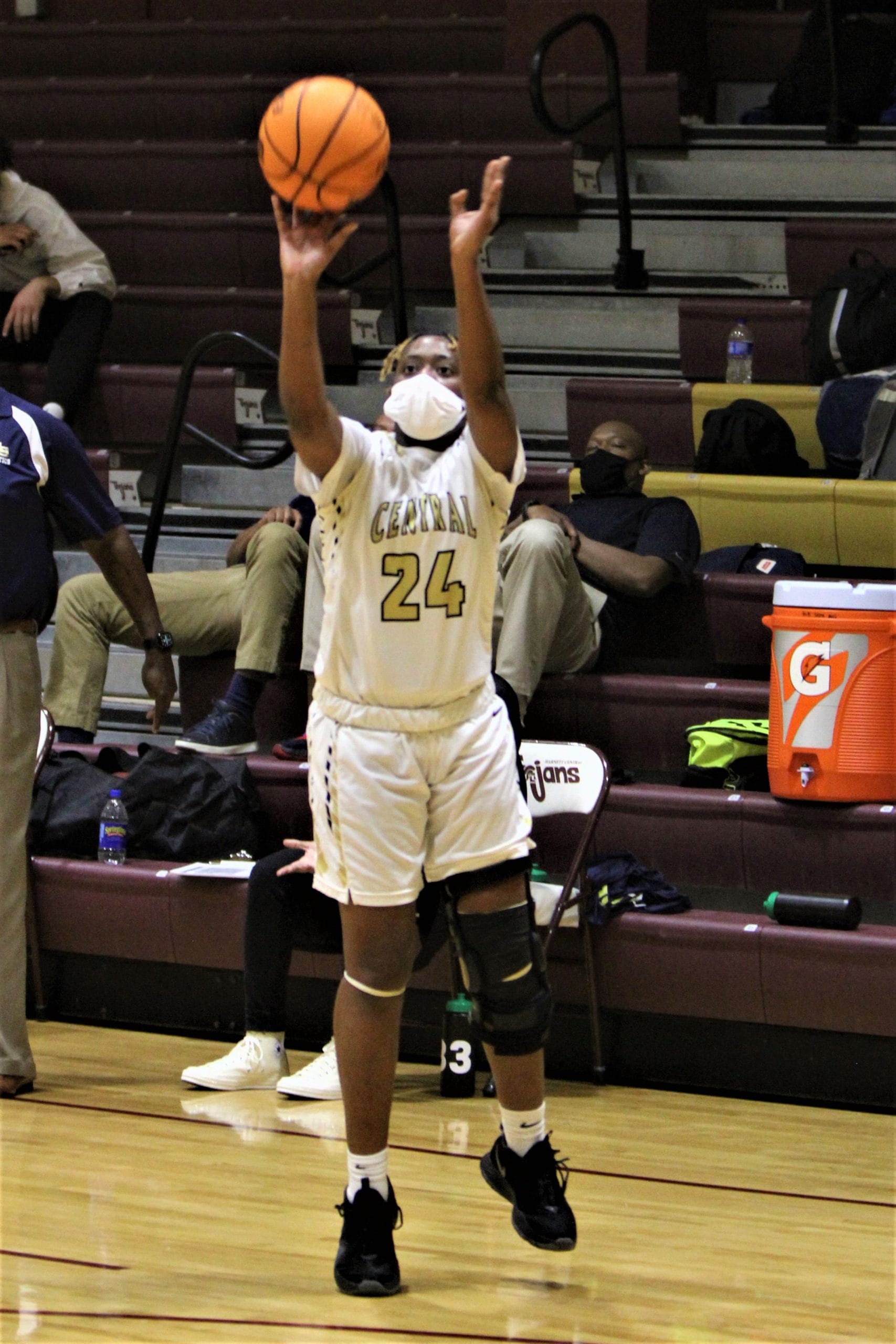 Central splits with visiting SSS
