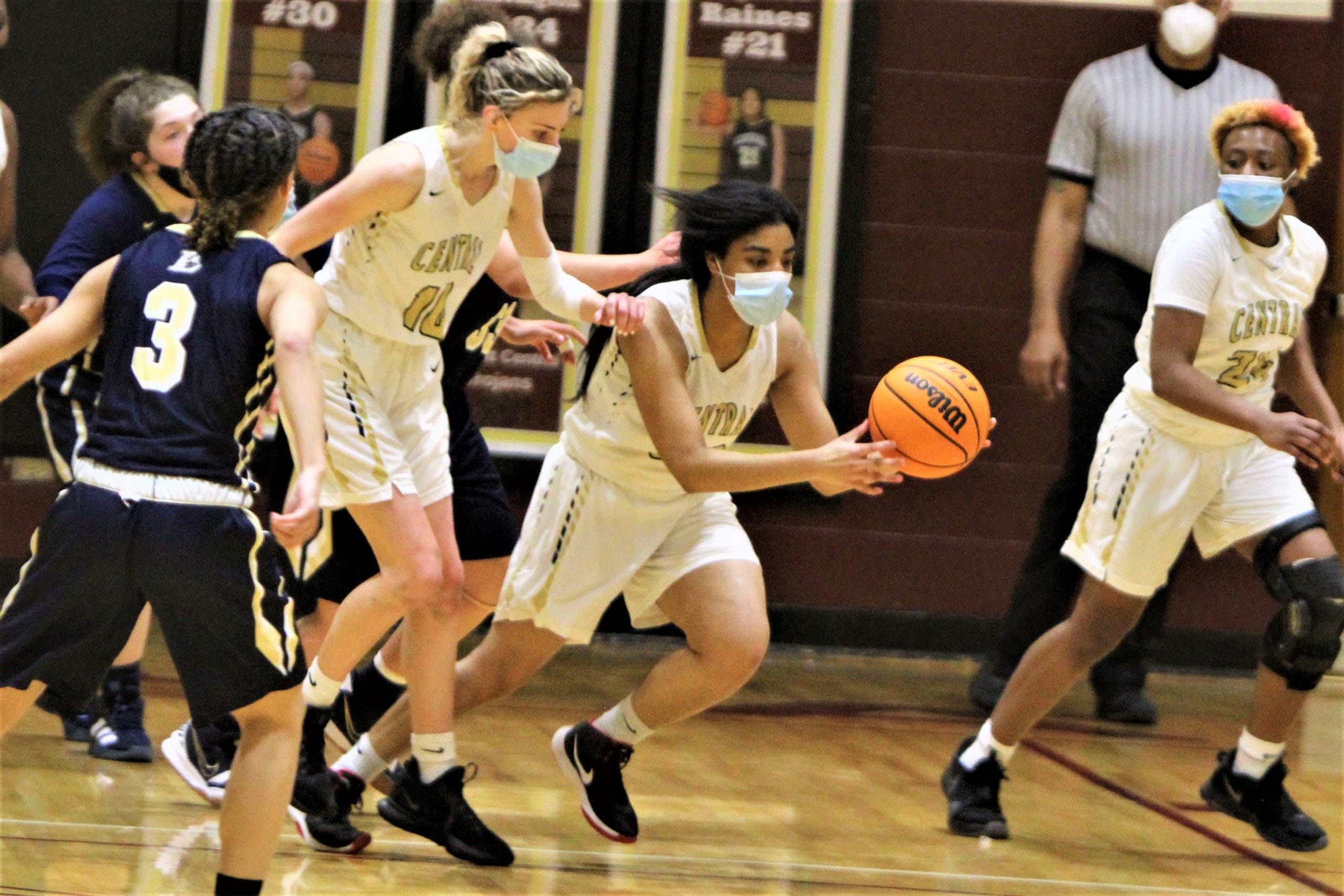 Central girls win on Senior Night, season ends for HC boys