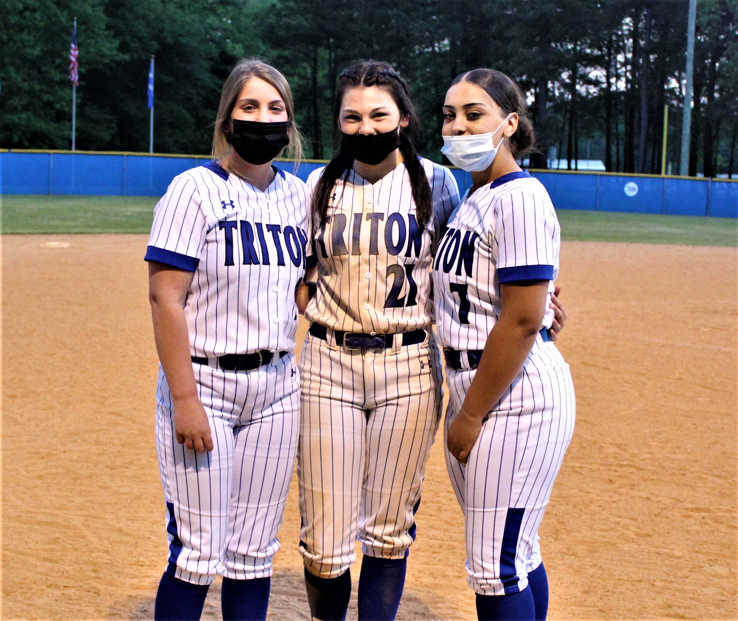 Hawks claim conference crown with win over Western on Senior Night