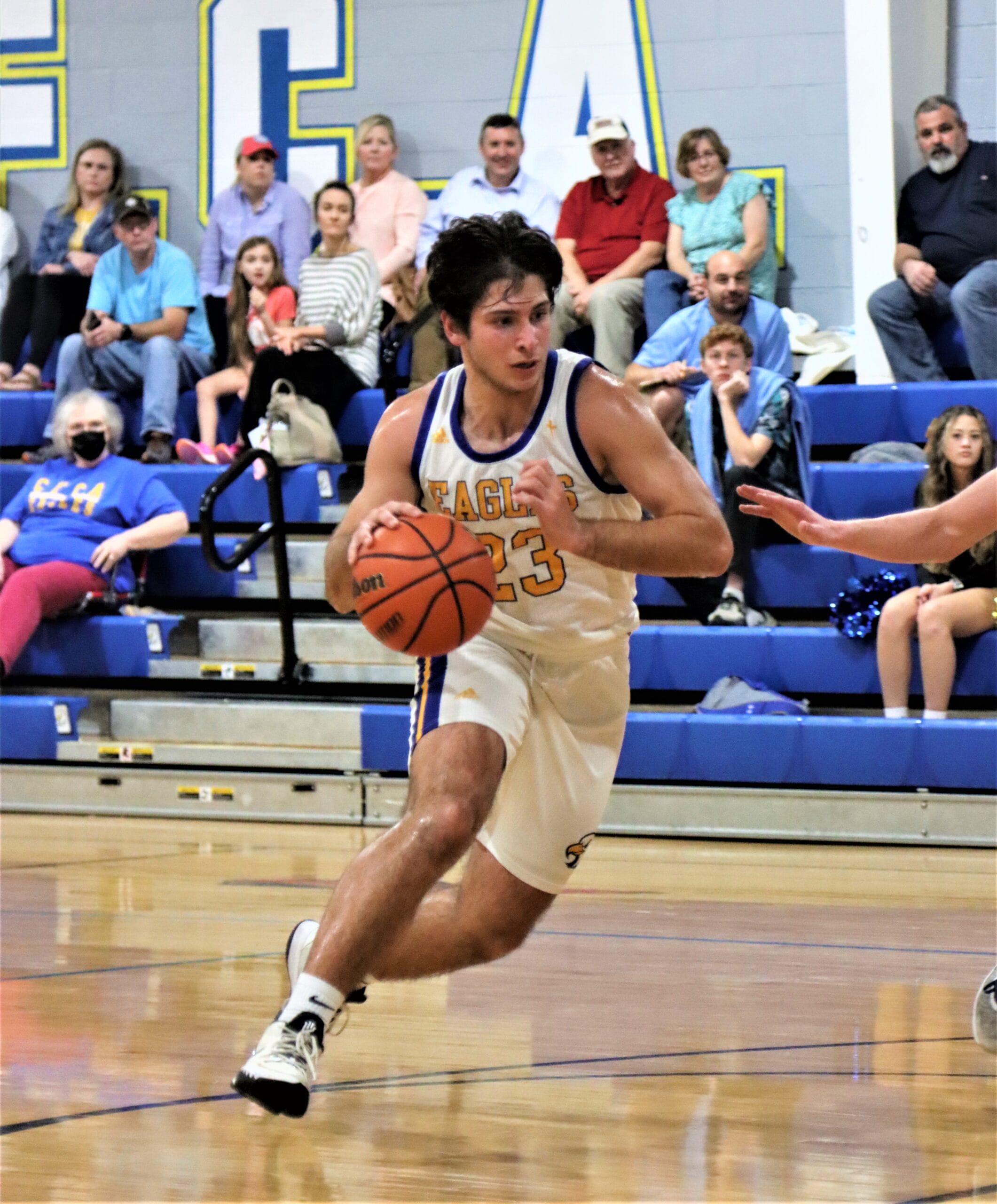 Eagles move into Holiday Invitational championship