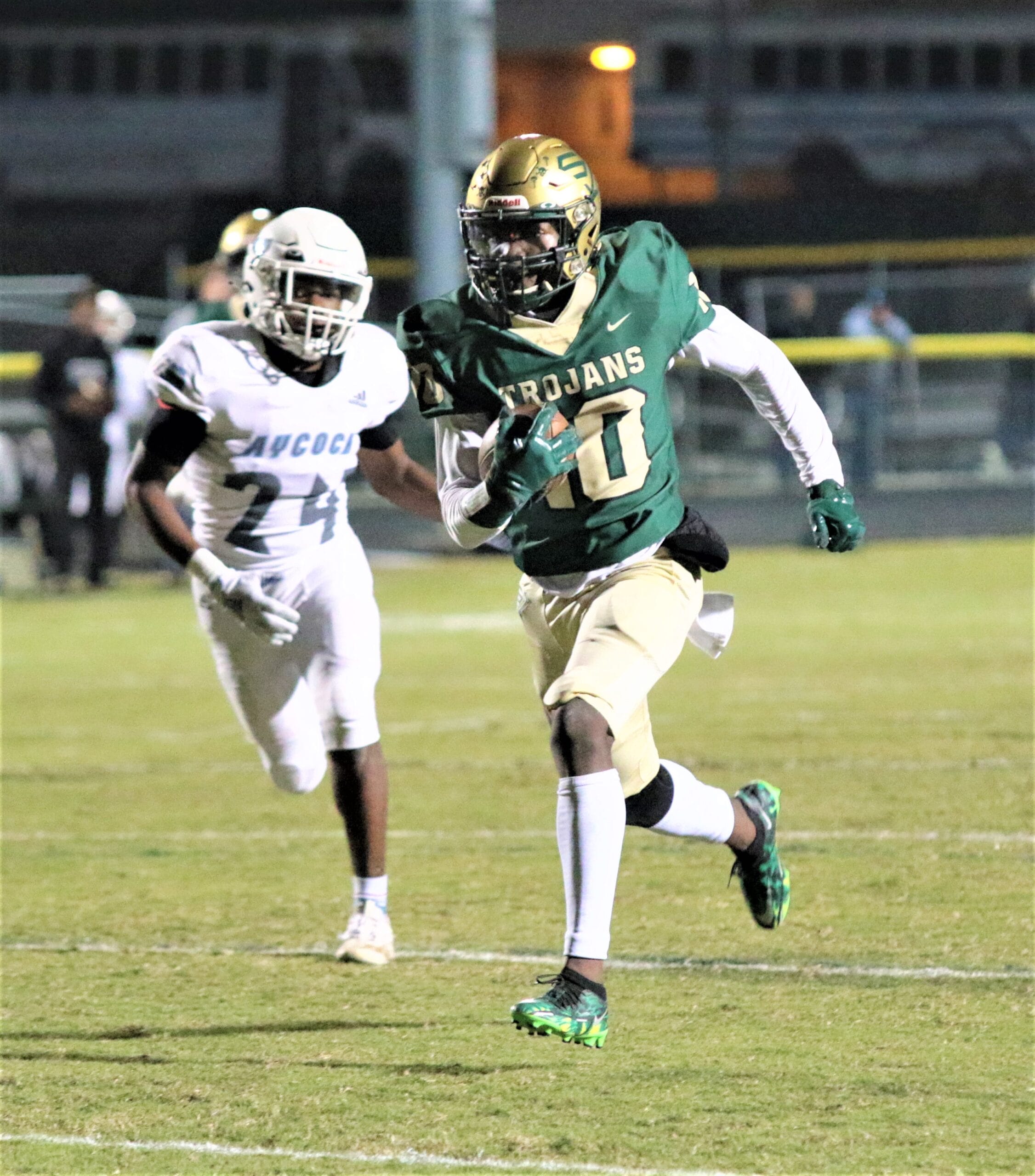 CBA holds off South
