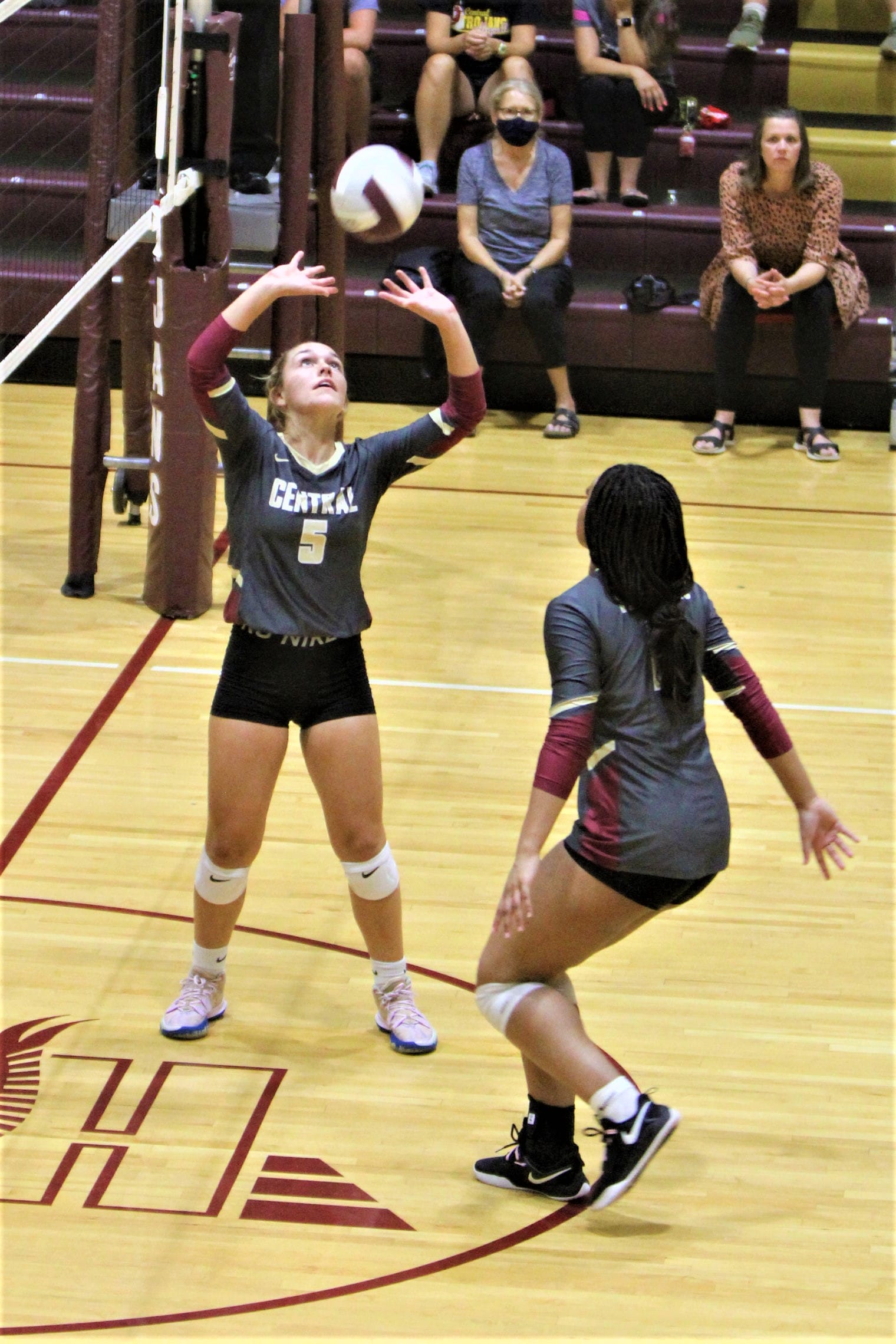 Central moves to 5-0 in All American volleyball