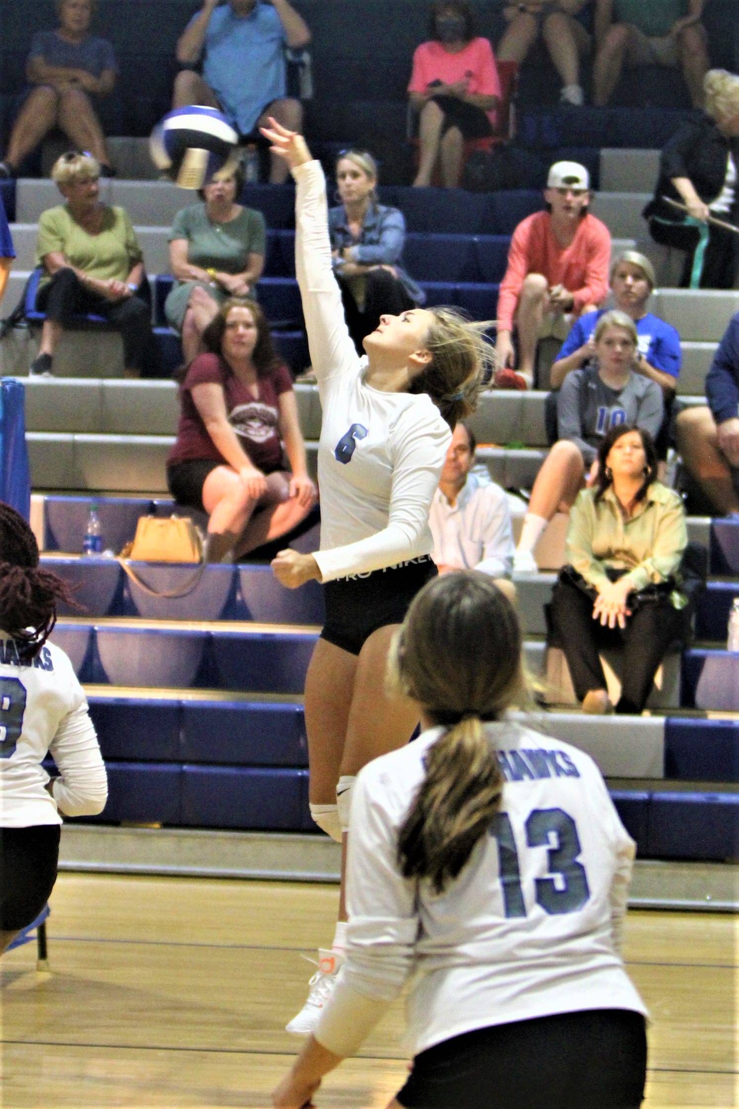 Hawk volleyball bounces back to beat Overhills