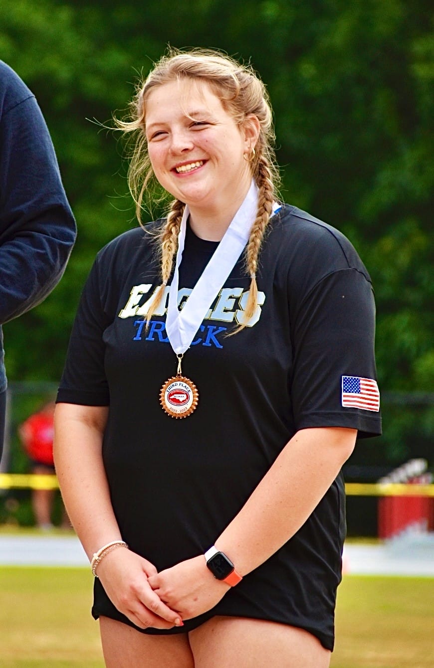 Ennis wins bronze in shot put in NCISAA Division III