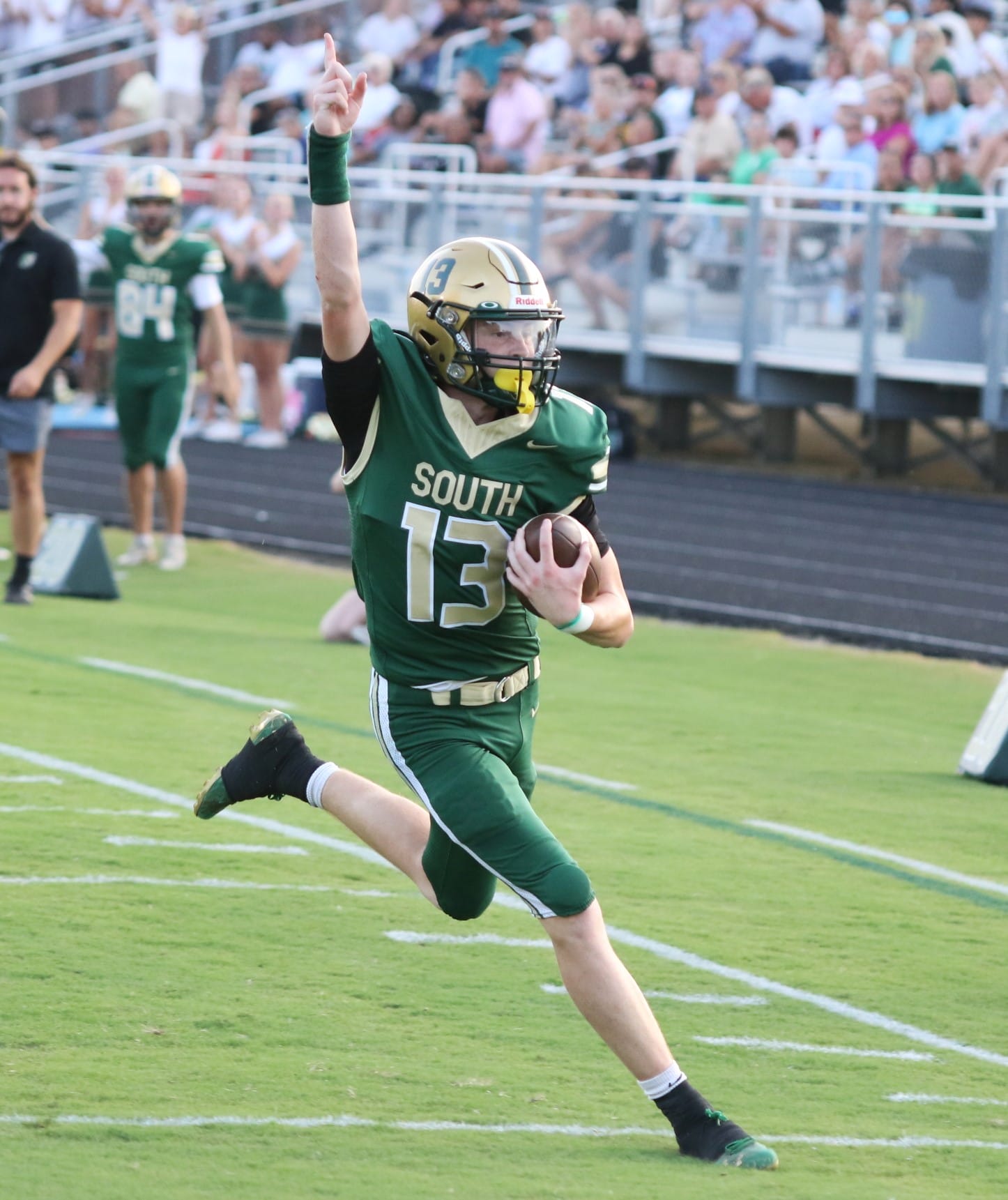 South rolls to 42-0 win over Hawks as Tyler Williams runs for three touchdowns