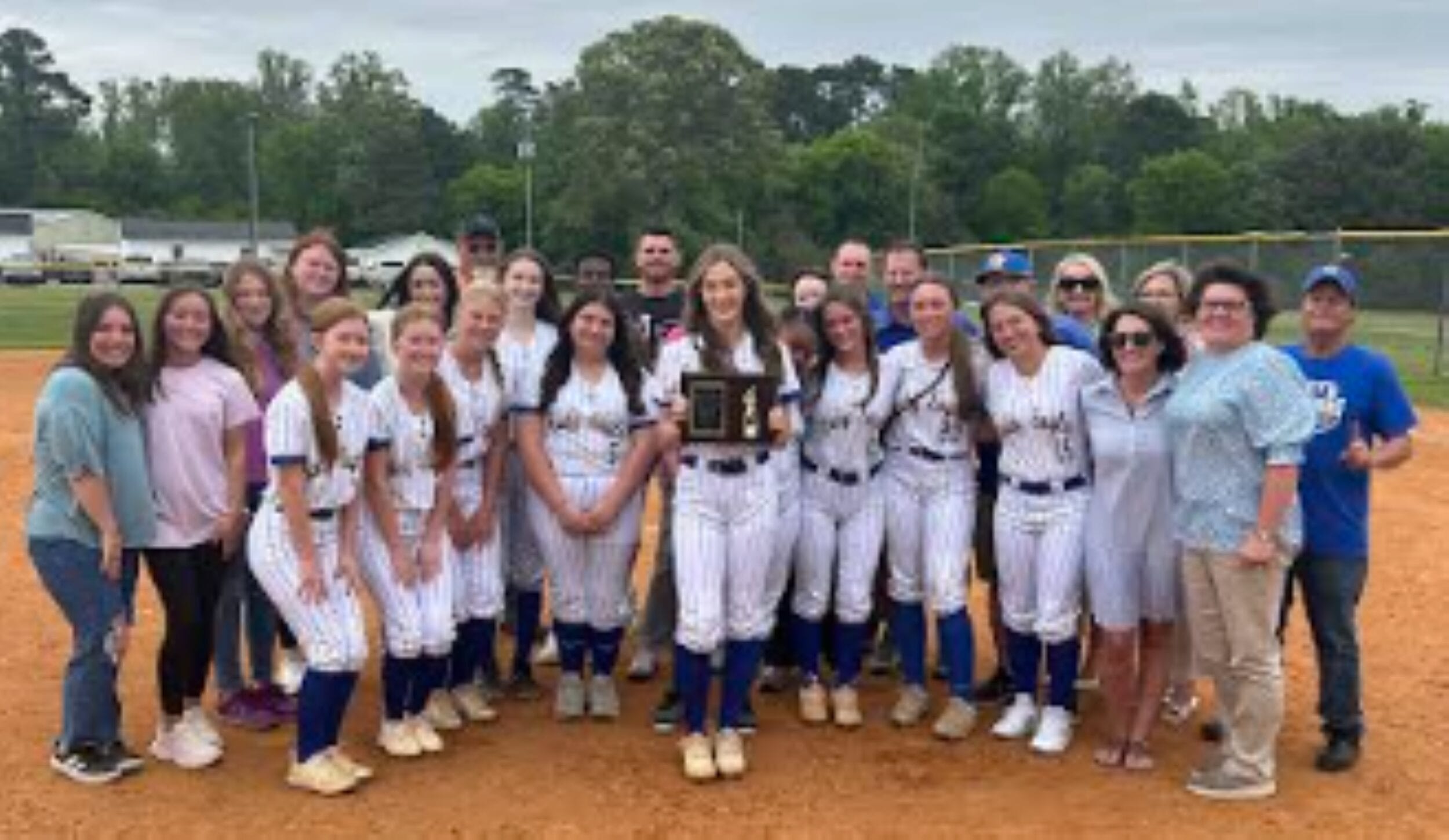 Glenna McLamb honored with Extra Effort Award